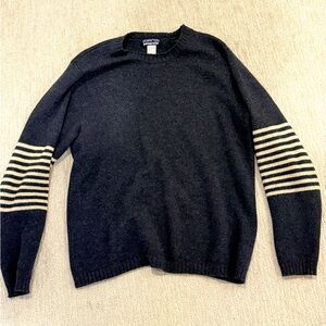 Navy Blue, Patagonia Crew sweater. men’s M